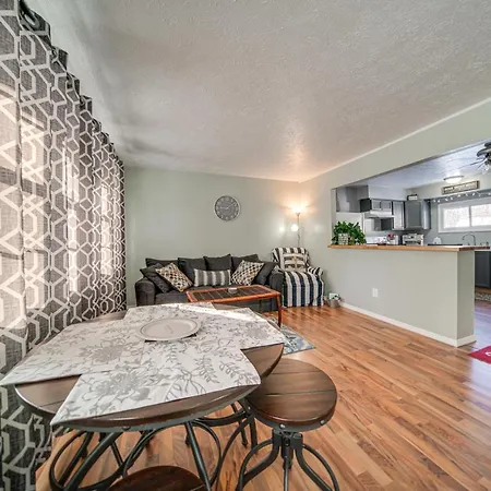 Ashtabula Home Rental - 2 Mi To Lake Erie, Beaches